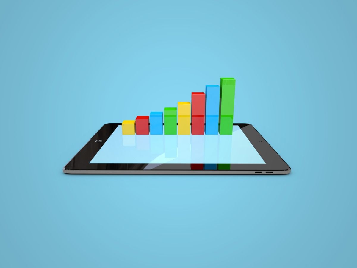 The histogram is projected from the screen of a digital tablet - Define your audience by using Google analytics - Image