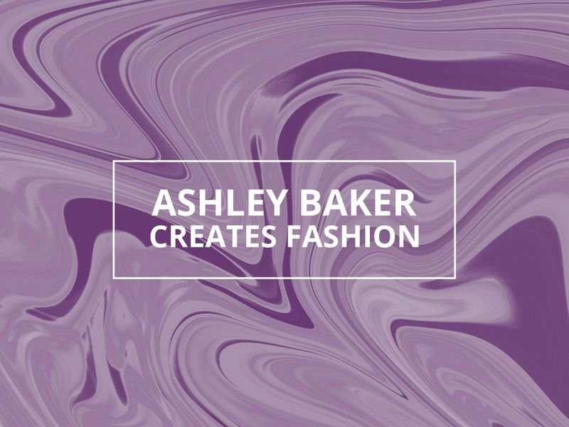 Ein flüssiger lila Hintergrund mit der Überschrift „Ashley Baker Creates Fashion“ – Fließende Verlaufsformen sind seit 2017 weiterhin eine beliebte Wahl im Webdesign – Bild