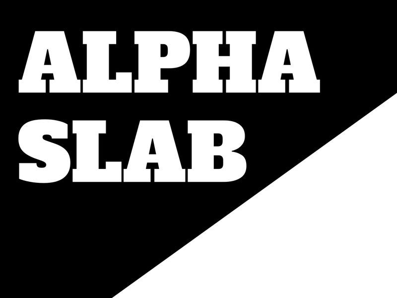Ein einfacher schwarz-weißer Hintergrund und „Alpha Plate“ als Titel – Starke Schriftarten sind ideal, um die Aufmerksamkeit Ihres Publikums zu fesseln – Bild