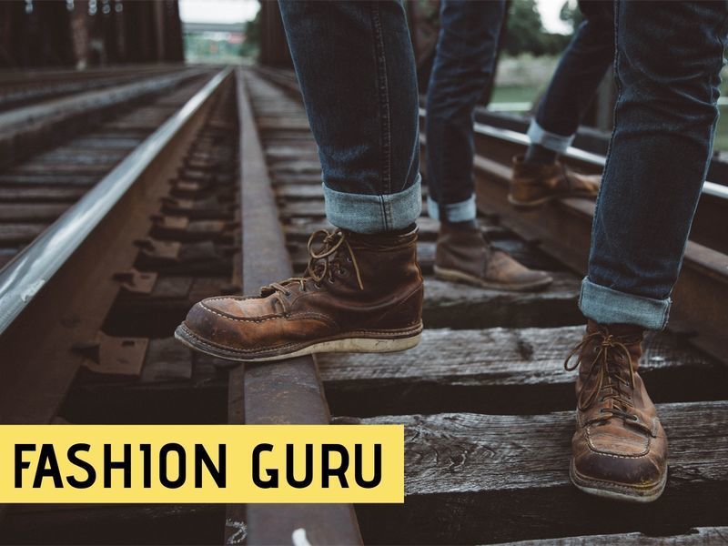 Zwei Personen in Stiefeln und Jeans stehen auf den Schienen mit „Modeguru“ als Titel – Das Platzieren von Titeltext in Hintergrundfeldern ist eine Möglichkeit, Ihrem Design ein modernes und urbanes Flair zu verleihen – Bild