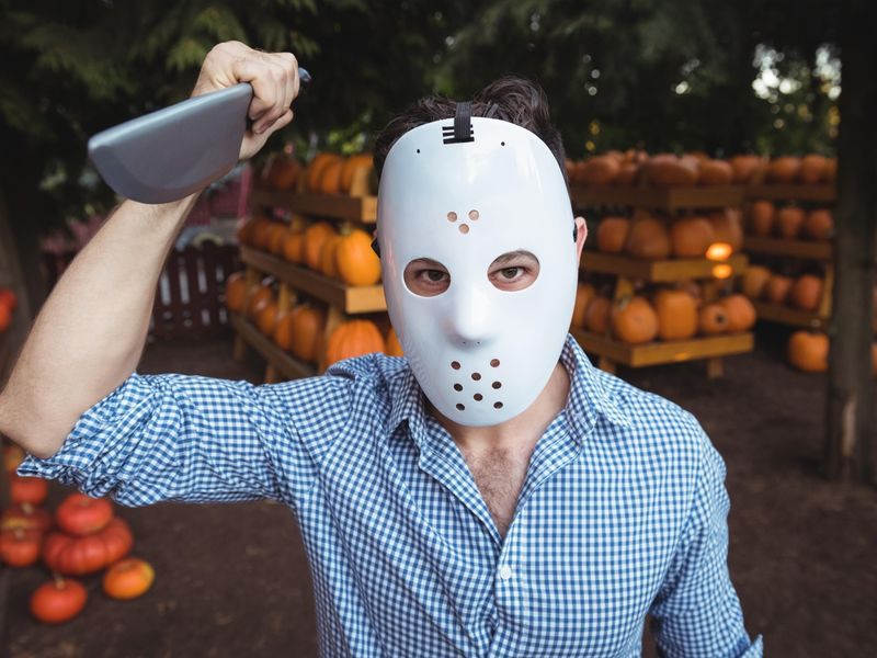 Jason Voorhees cosplay - Detective quest ideas for birthday party - Image