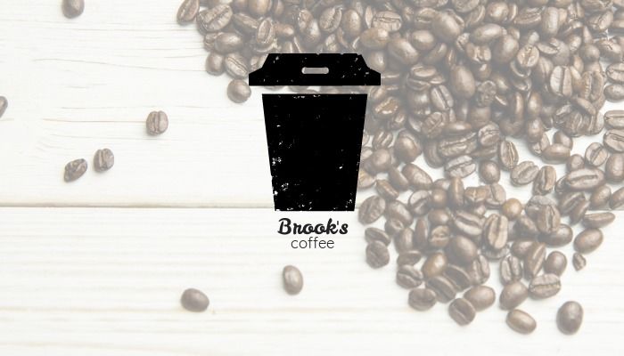 Icône de tasse à café avec texte Brook&#39;s coffee sur fond de grains de café renversés sur une table en bois - Logo de marque de cafe - Image