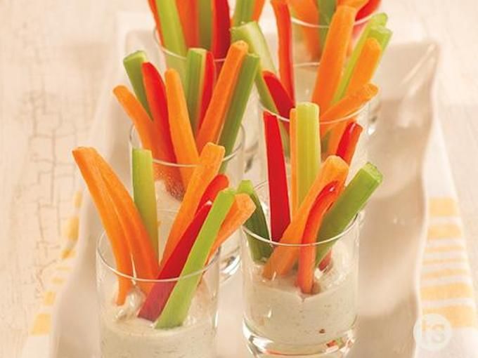 Vegetable sticks in glasses - 80 Creative and inspiring engagement party ideas - Image