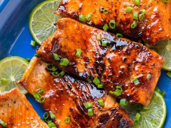Honey glazed salmon with lime slices - 80 Creative and inspiring engagement party ideas - Image