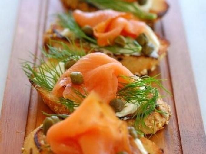 Smoked salmon with dill and capers - 80 Creative and inspiring engagement party ideas - Image