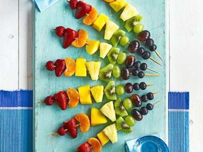Rainbow fruit skewers - 80 Creative and inspiring engagement party ideas - Image
