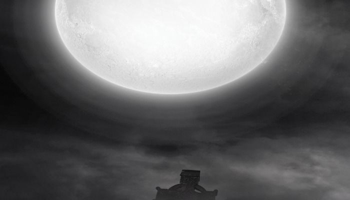 Photo de lune avec toit de chapelle - Comment améliorer une photo en ligne avec Design Wizard - Image