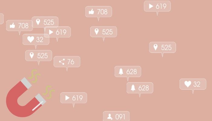 Icono de imán sobre fondo rosa con burbujas de voz que representan acciones, notificaciones y me gusta
