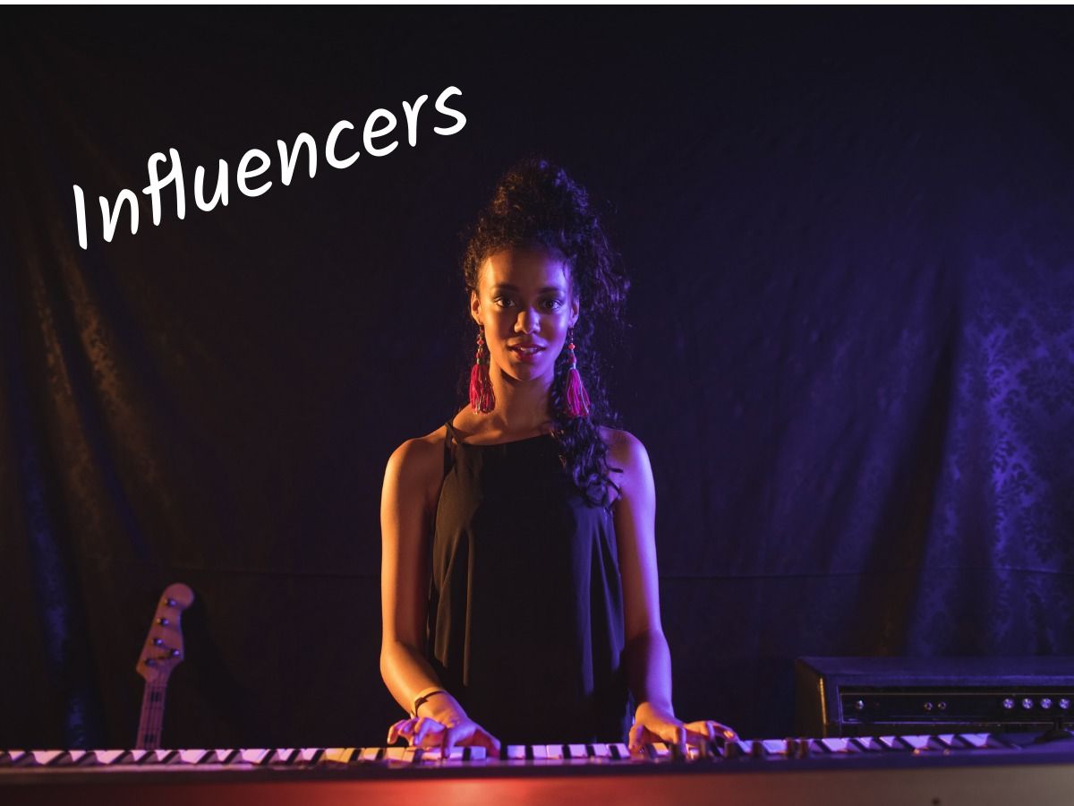An image with a female pianist in the center and the word Influencers in the upper left corner - Marketing on Instagram: 8 simple steps to success - Image