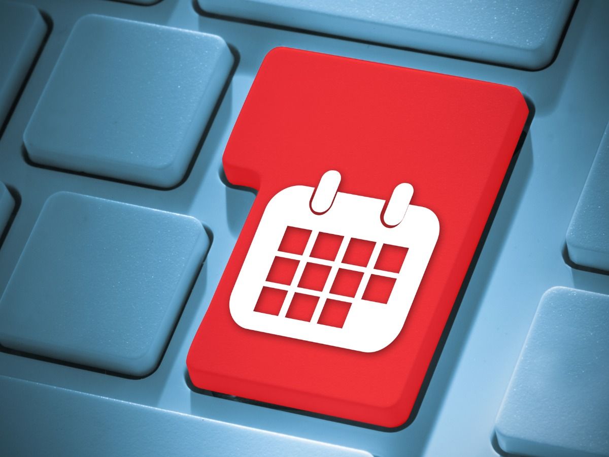 Image of an edited keyboard red key displaying a calendar - Tips for creating a social media content calendar: Key factors to consider - Image