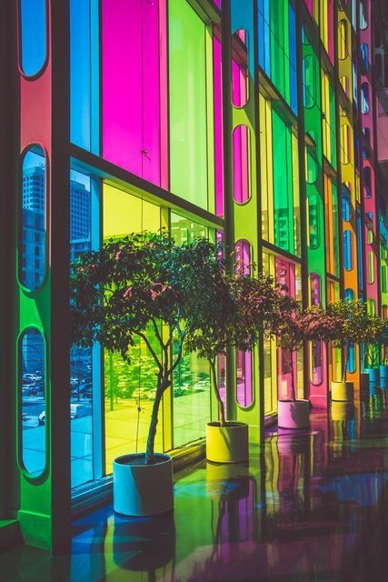 Colored windows - The 100 best event marketing ideas - Image