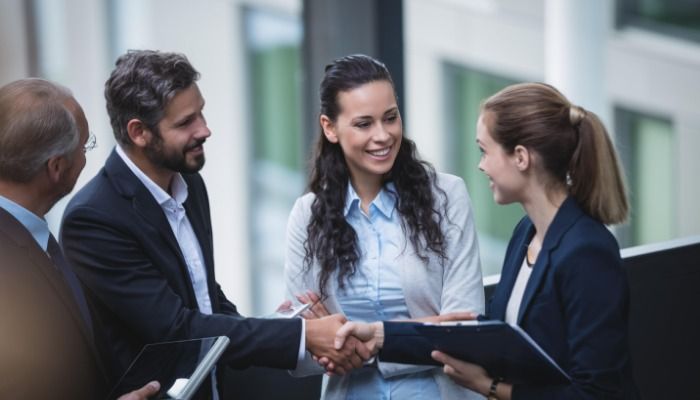Business people shaking hands - The ultimate guide to relationship marketing - Image